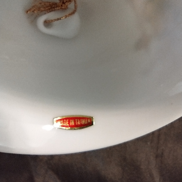 Norman Rockwell Museum Inc., "The Cobbler", Commemorative Bell, Cup & Plate - Picture 6 of 7